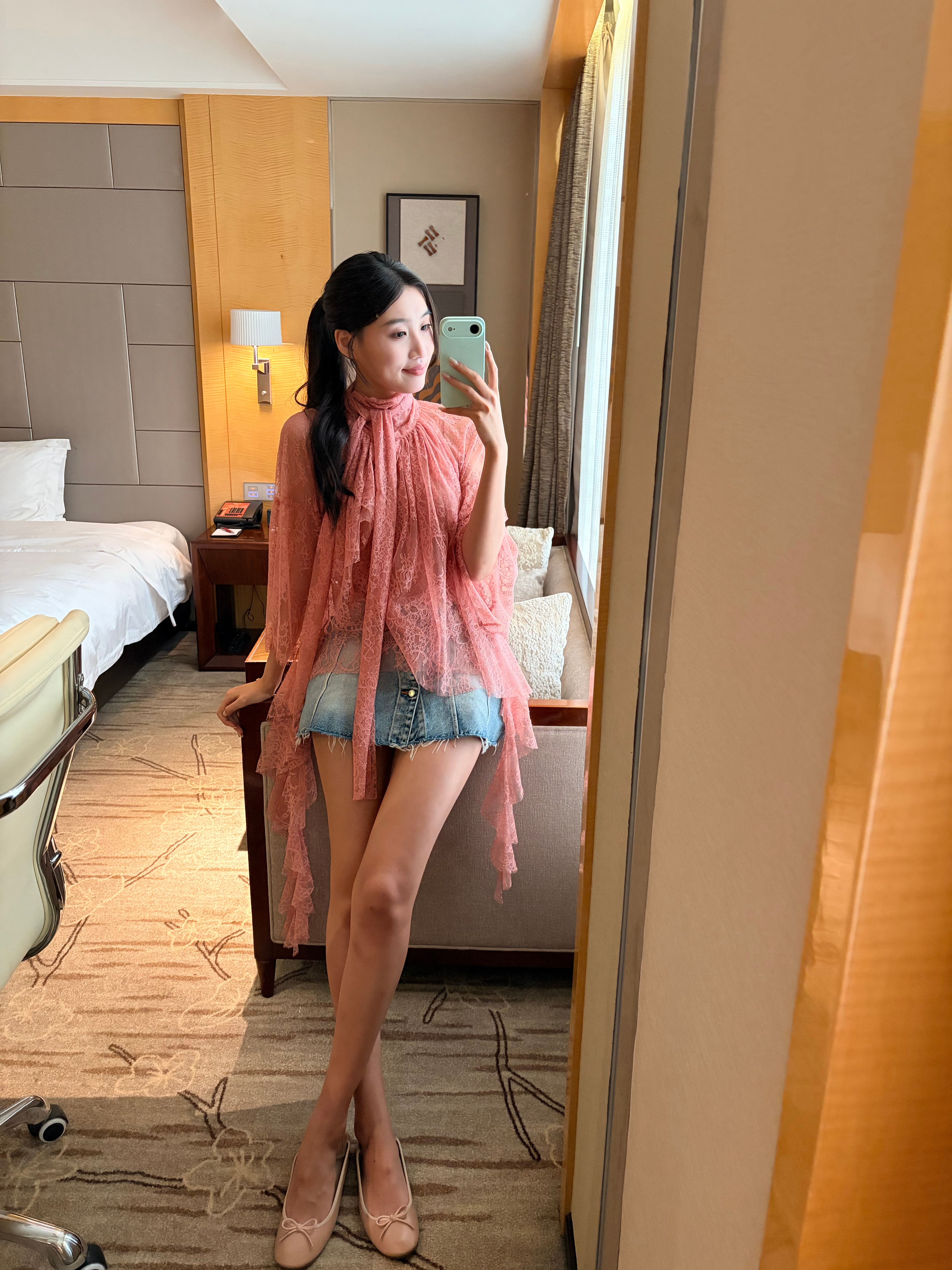 广州也太潮湿了住在这我一天得洗8次澡今天的妆发是我鹏的活动造型做的 很喜欢 我这