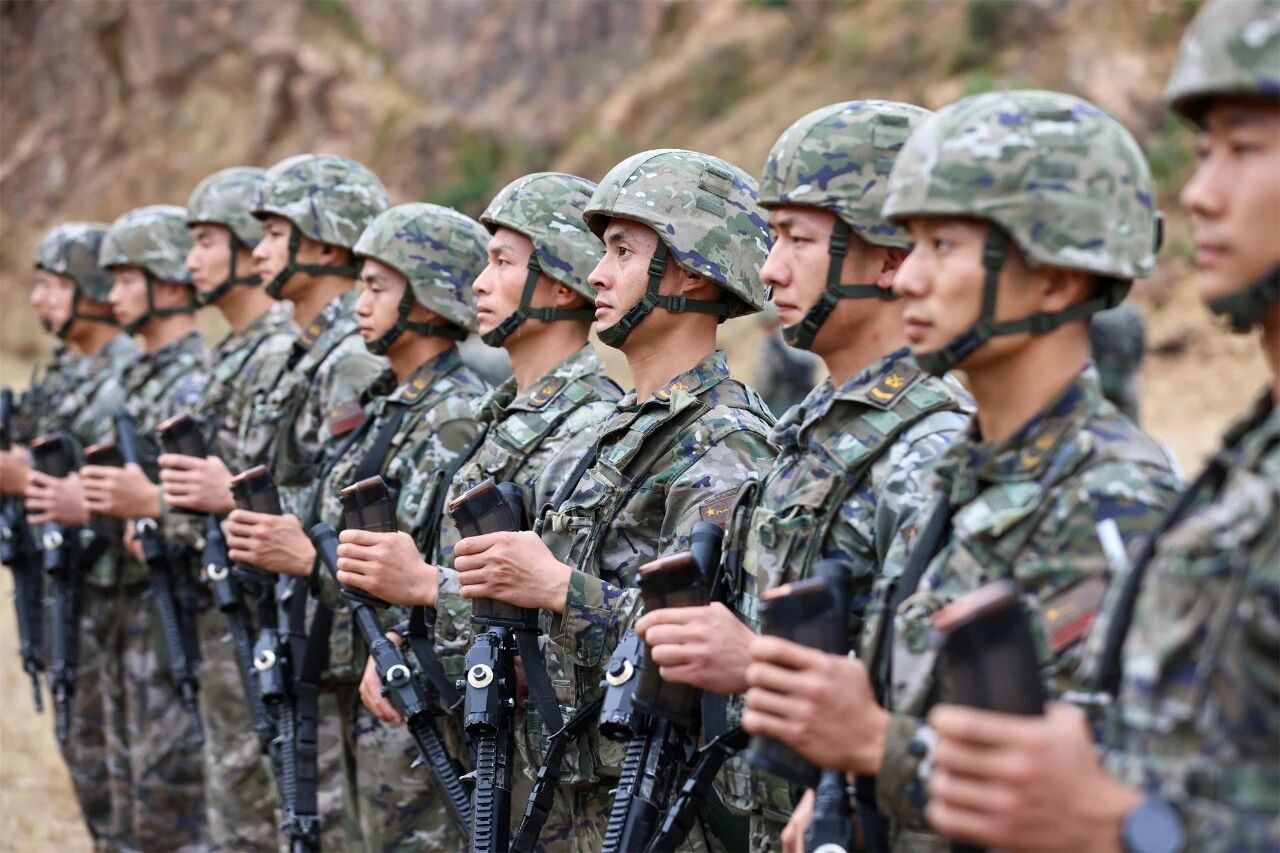 近日，武警天津总队某部组织实战化训练（中国军号）烽火问鼎计划 ​​​