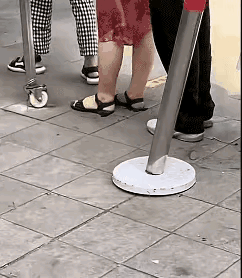 何方来的美女，喝了你的口水，破了我的道行，！