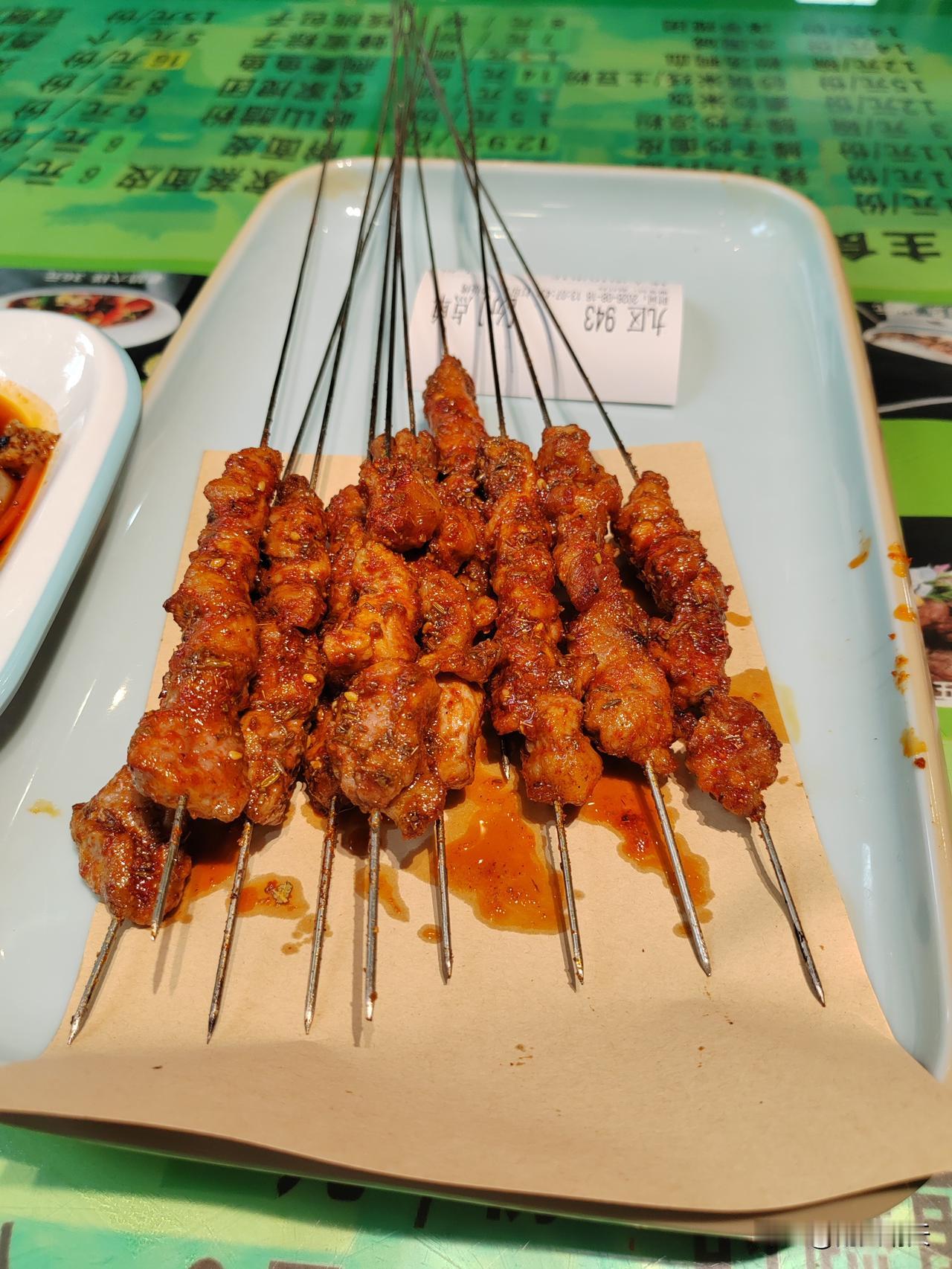不想做饭没有任何理由
允许自己偷懒一回
那就去外面吃午餐
厨娘的快乐就是这么简单