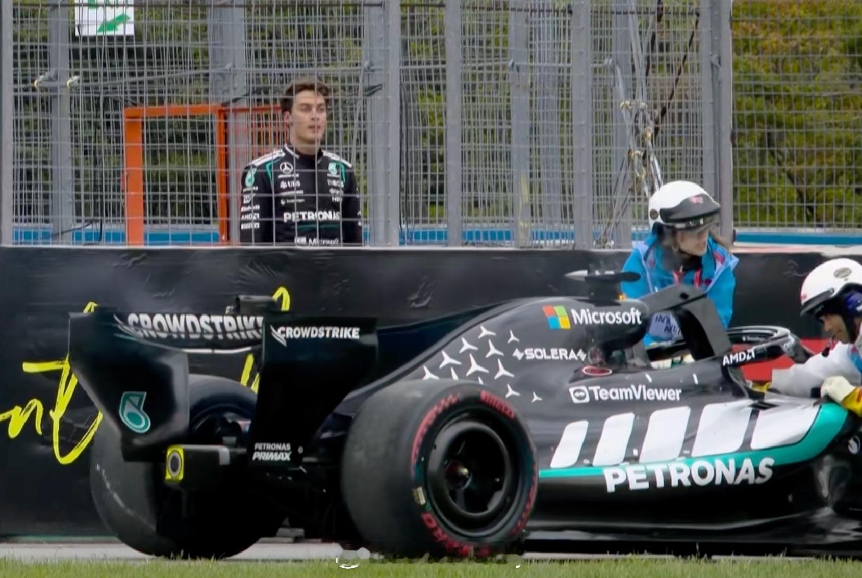 2026F1加拿大大奖赛 皇帝退赛了~~~感觉非常之生气到底车咋了~~~ 