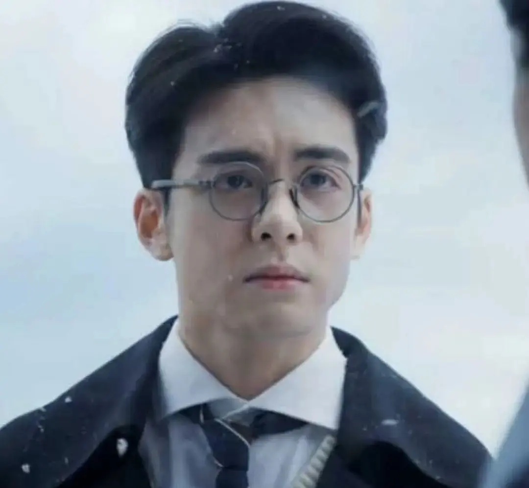 曾舜晞的生图和精修差这么多的吗？ ​​​