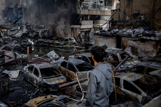 据环球网报道，美伊终于坐上谈判桌，为期两周的临时停火让世界松了口气。但这场战争早