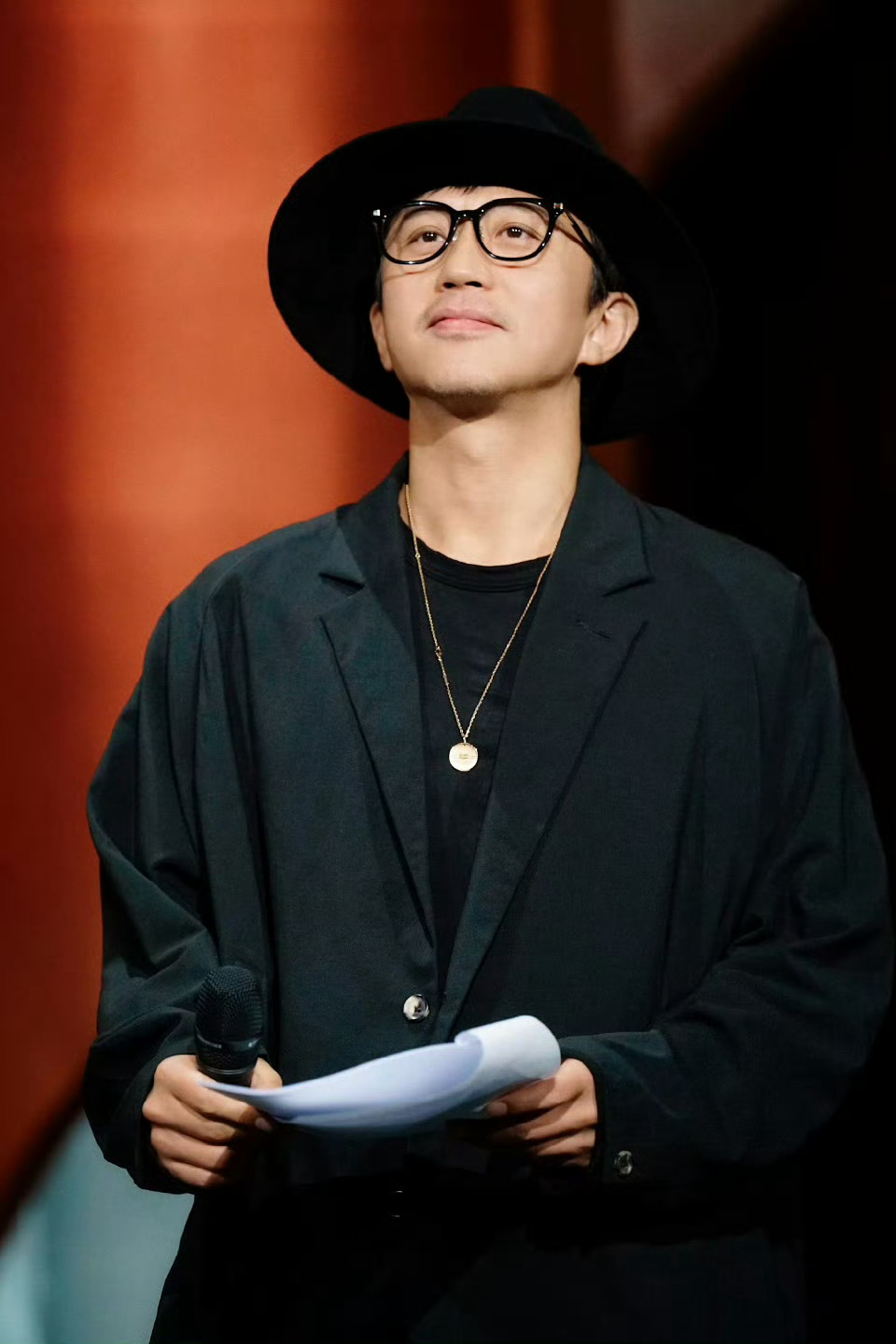 邓超说金鸡奖是家人也太戳心！实力与状态双在线，既主持又感恩，双向奔赴的情谊超暖心