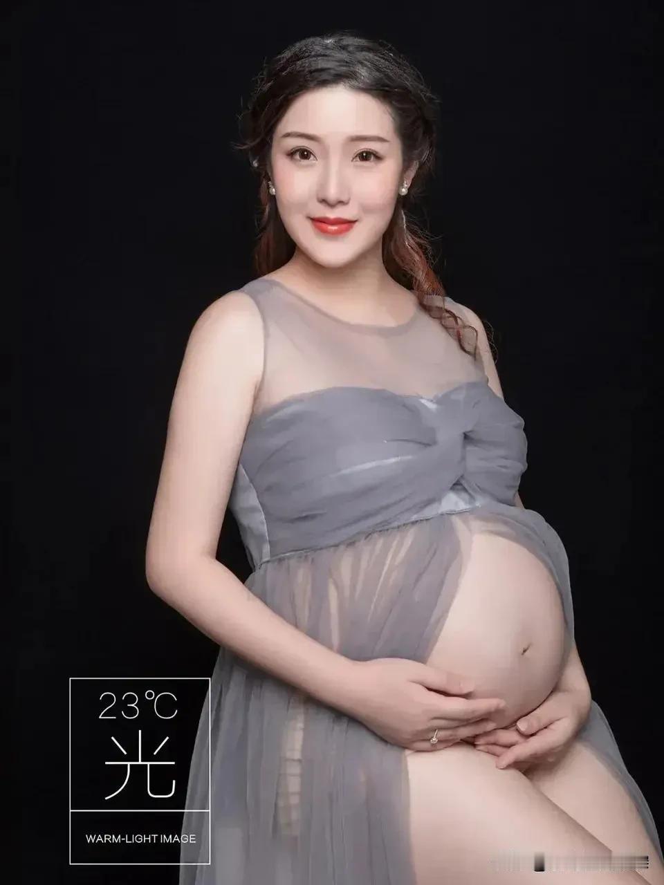 我们上学的时候，有个同学叫杨圈。她妈妈怀着孕到生产队的羊圈挤山羊奶，正弯腰挤奶时