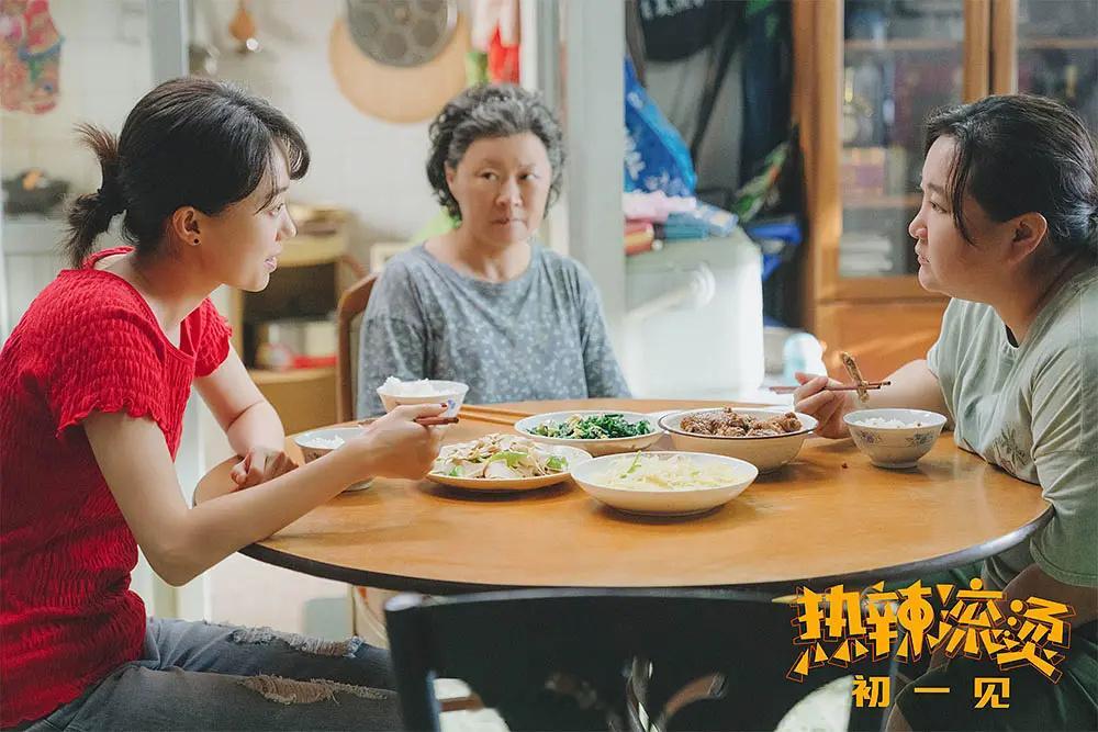 说到恶女，我觉得张小斐真正演得好的恶女是「热辣滚烫」里的妹妹，那种精明、势利、自