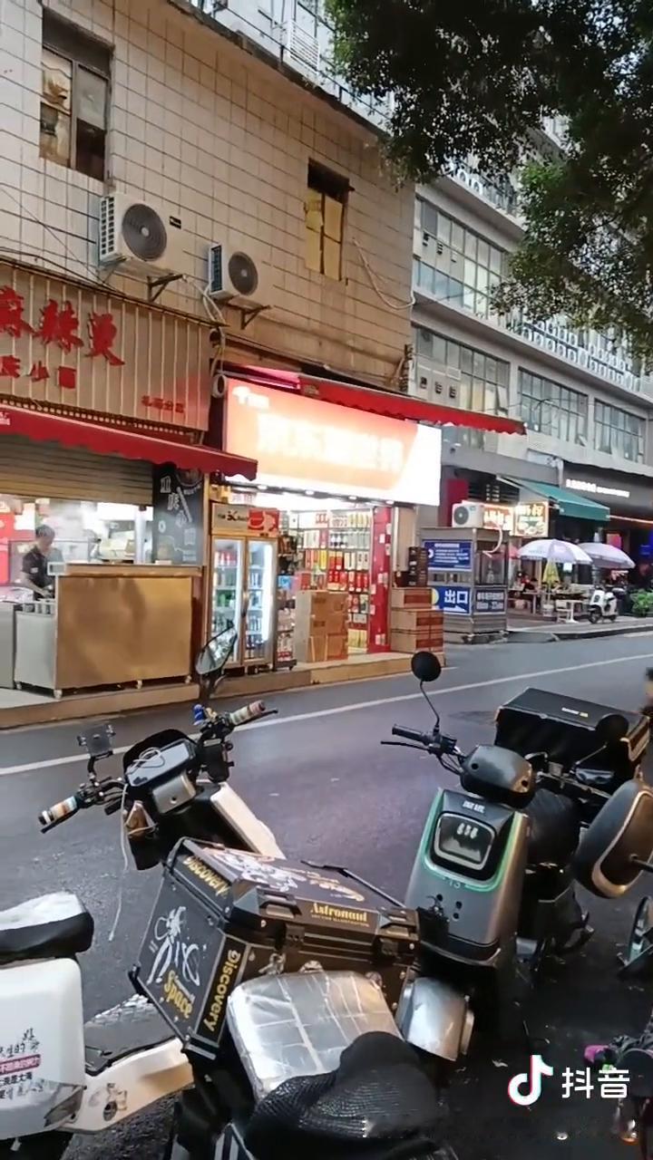 这个假期很多人忙着搞关系、喝酒、交朋友、扩大圈子。其实我在这说句扎心的话，特别是