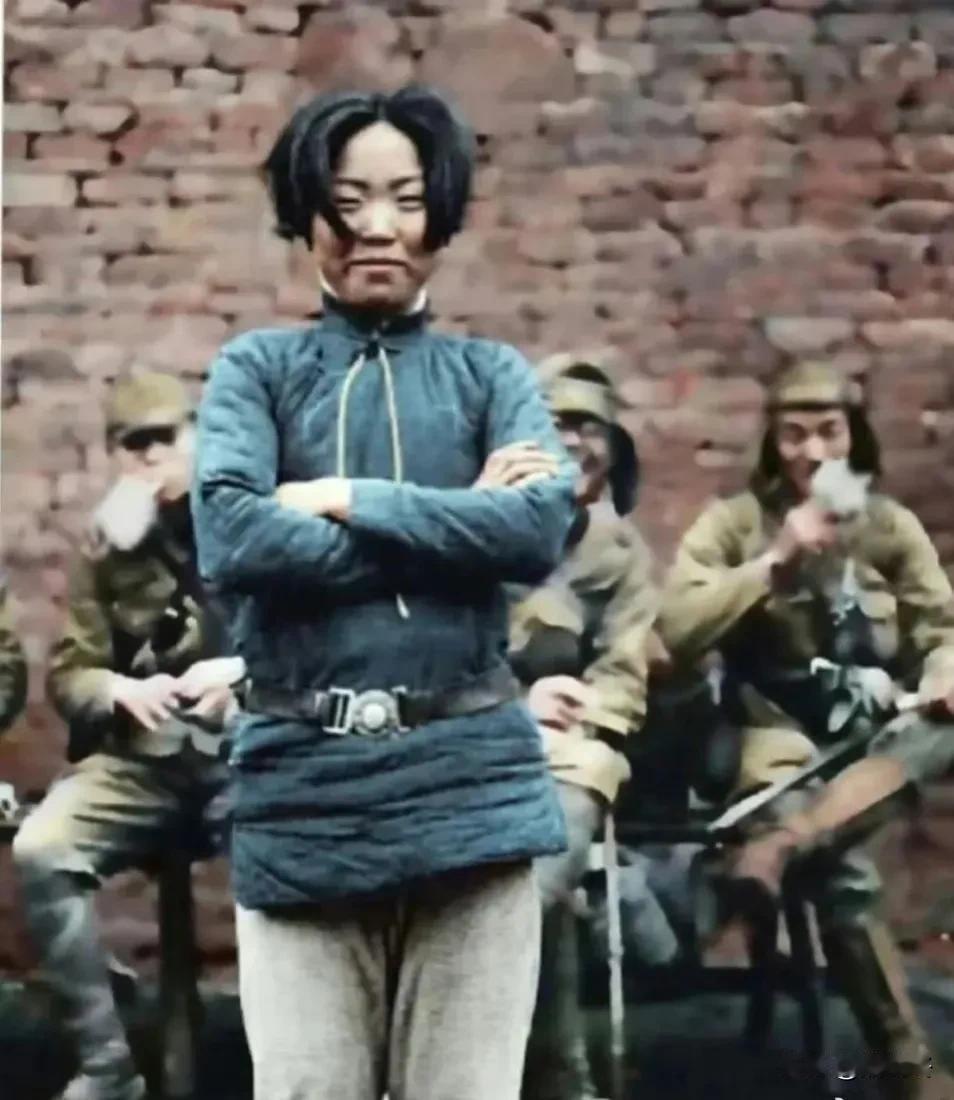 请您停留一秒，向抗日女英雄成本华致以崇高的敬意！ ​
 这是女英雄成本华被害前的