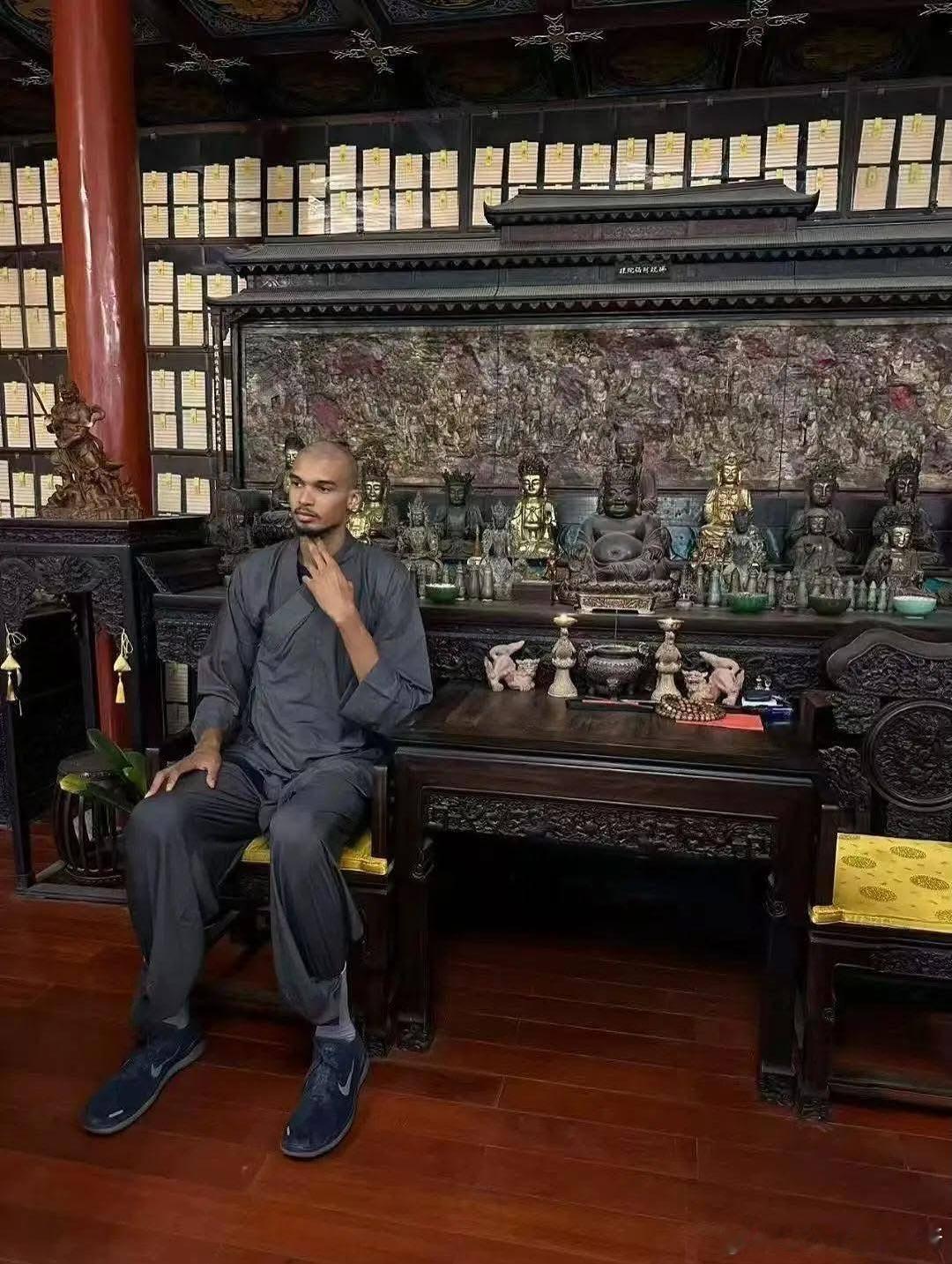 悟了 悟了文班亚马去少林寺把头剃了 ​​​