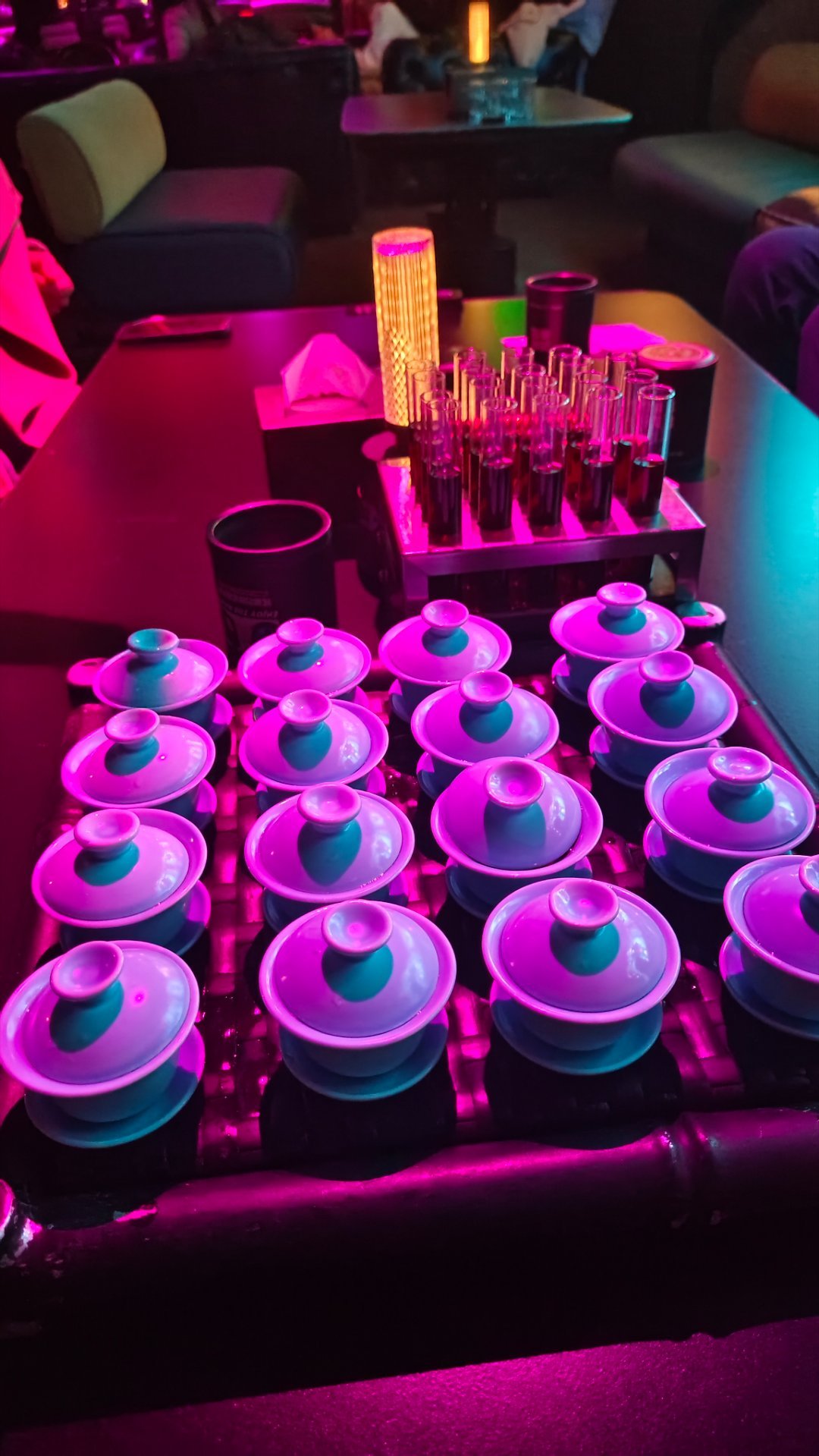 圣诞节经济比想象中冷清，不需要排队，一直都有空位。 