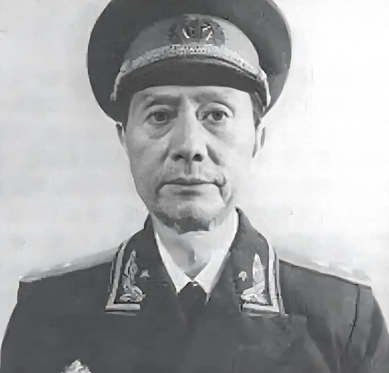 他一生行医，曾多次救治毛主席，被毛主席称为"红色华佗"！

1929年，汀州城来
