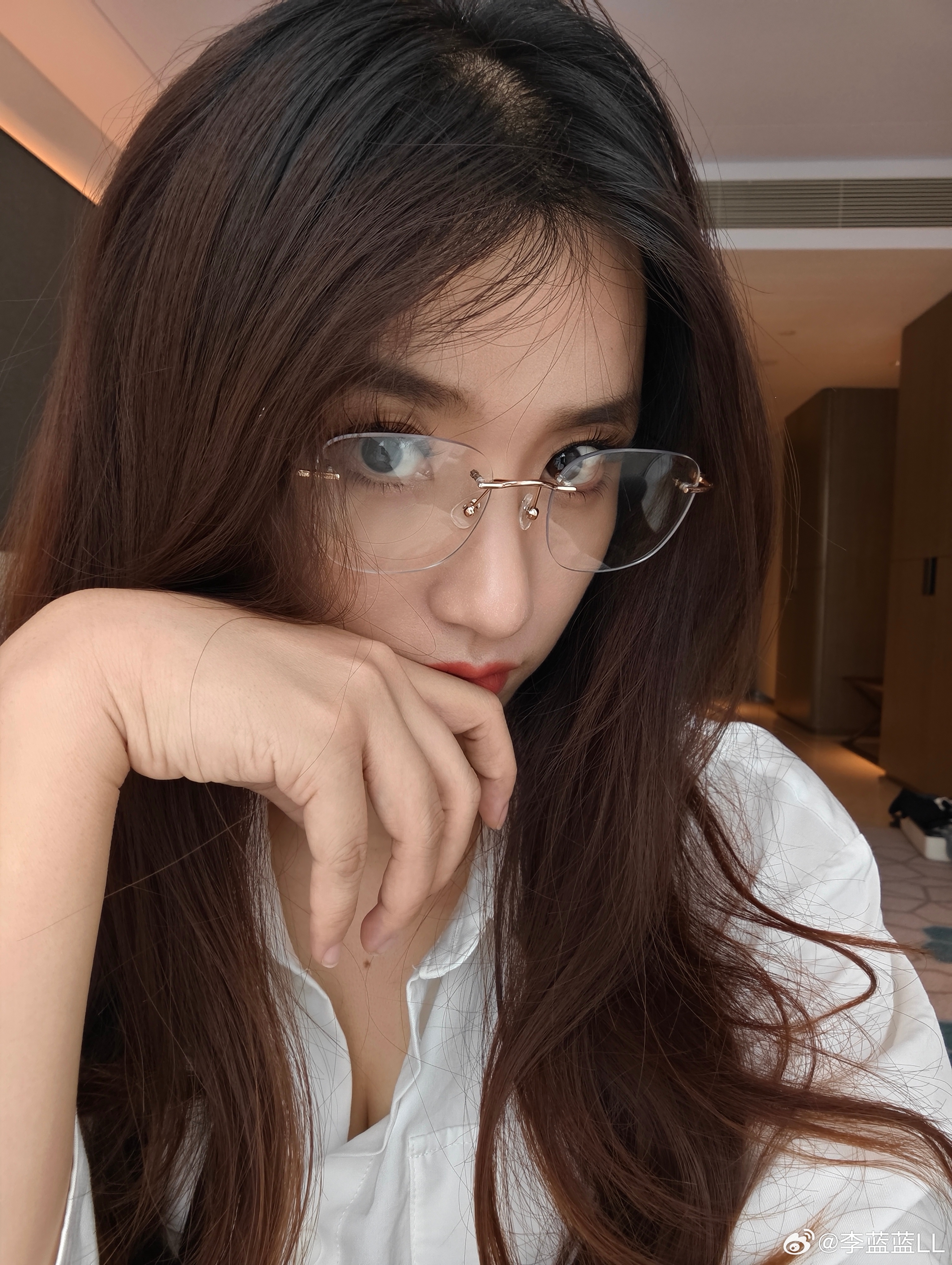 天啊！我发现我的眼镜全丢了。准备买眼镜去，你们觉得哪种好看？