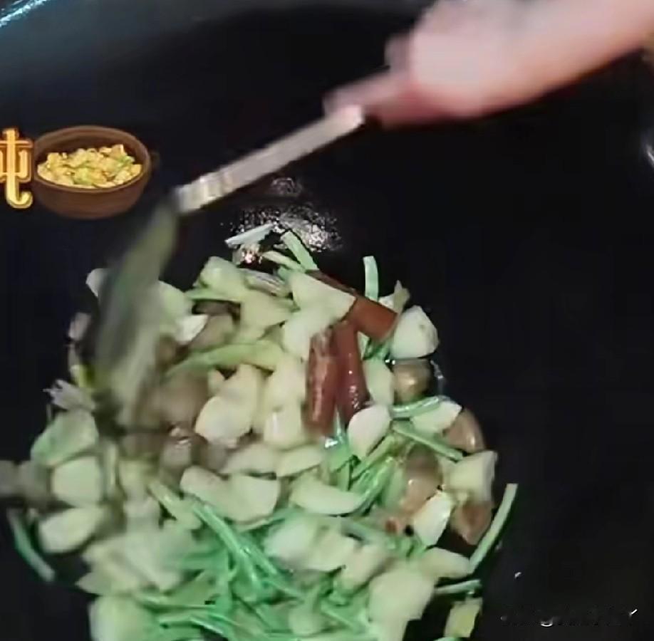 黄磊不再录《向往的生活》：该停就停，别等到大家烦了再走。
 
黄磊在这个节目里，