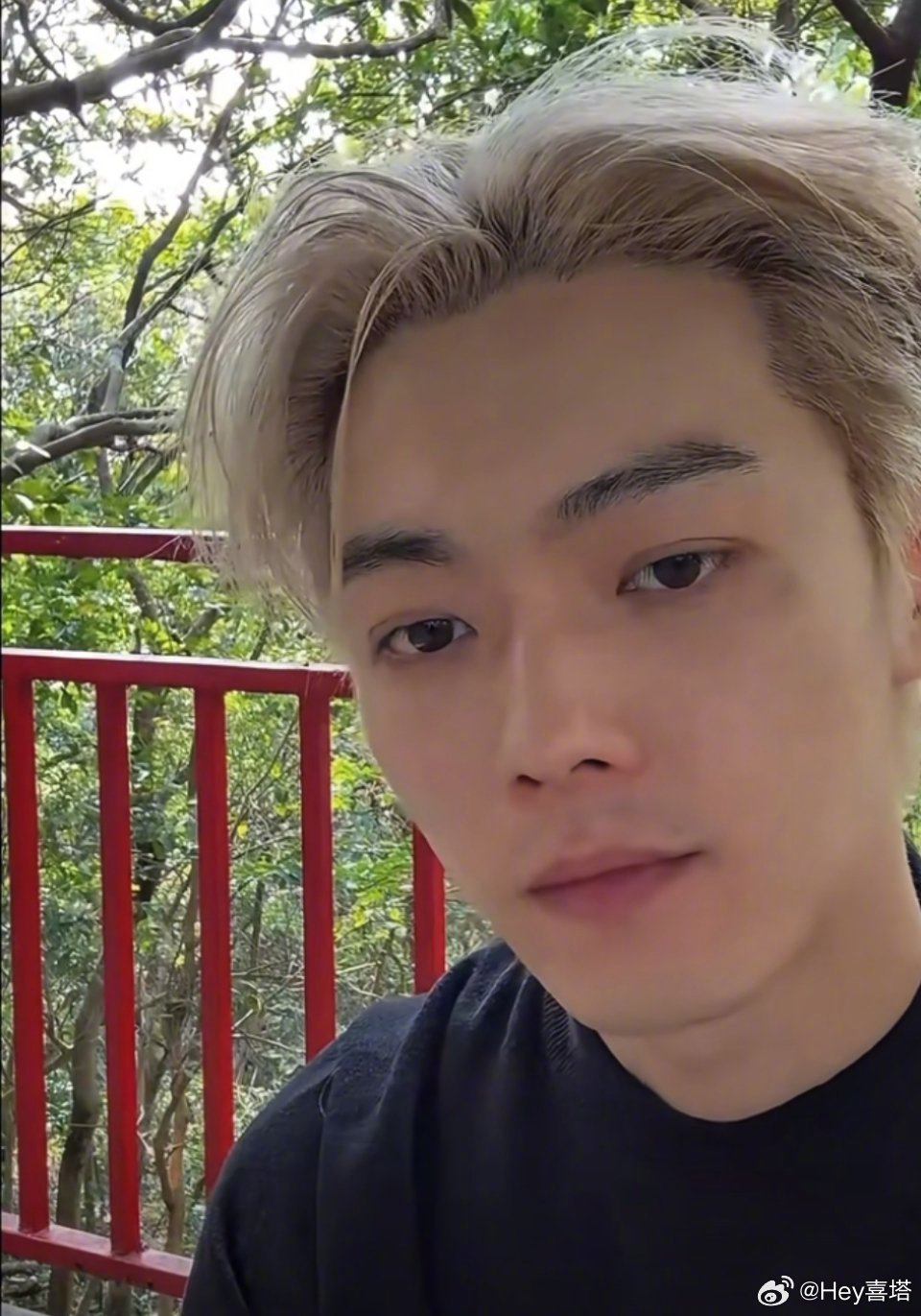 许凯黑眼圈好重许凯生日直播黑眼圈好重 许凯今天生日直播黑眼圈好重许凯