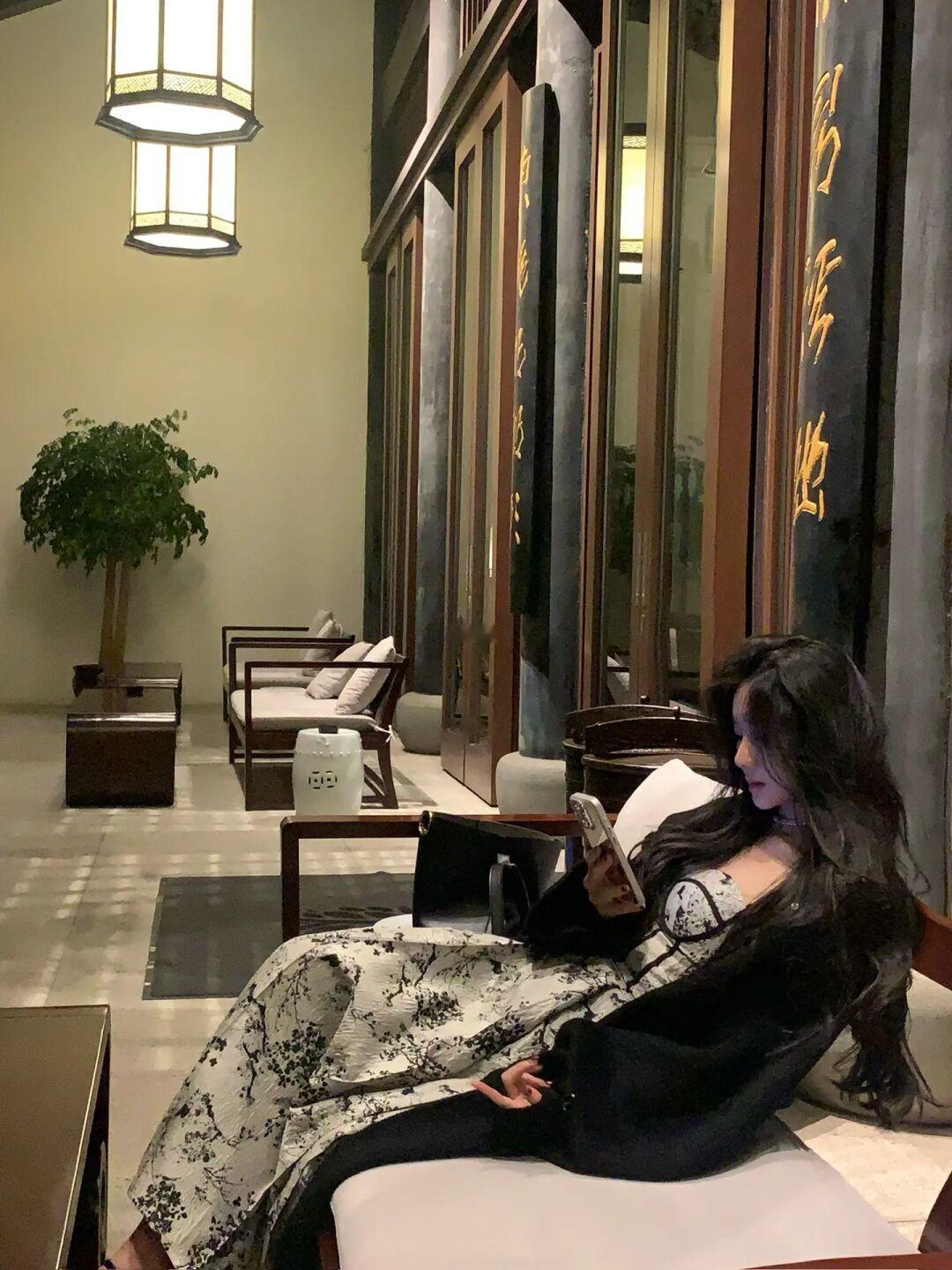今天是清冷感中式女孩