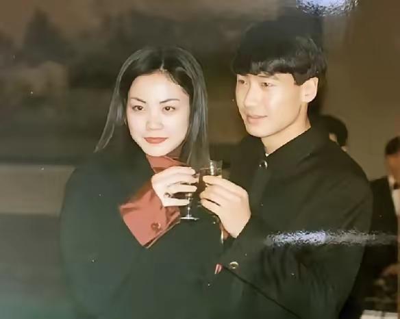 王菲与黎明曾经的经典名场面
王菲 
王菲机场照 
黎明 
王菲自拍