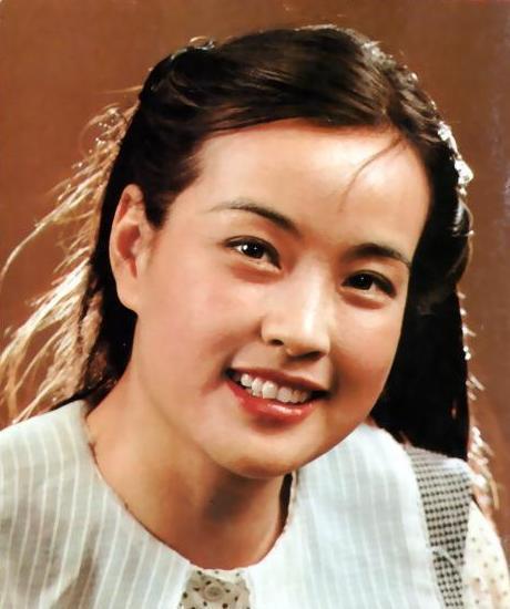 刘晓庆成名前的第一段婚姻，匆匆领了证。
1976年她为了能从成都军区话剧团调去北