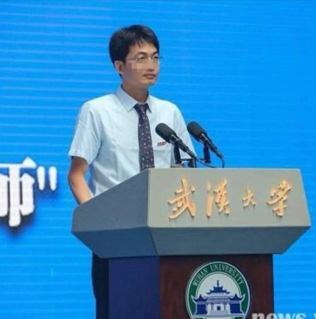 付磊这5000块，算得可真够精的。
年薪百万的博导，养两个亲生女儿，一个月就给5