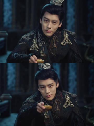 魏哲鸣看张艺凡眼神都拉丝魏哲鸣张艺凡十指紧扣 这就是青春的样子，抓住幸福的时刻，