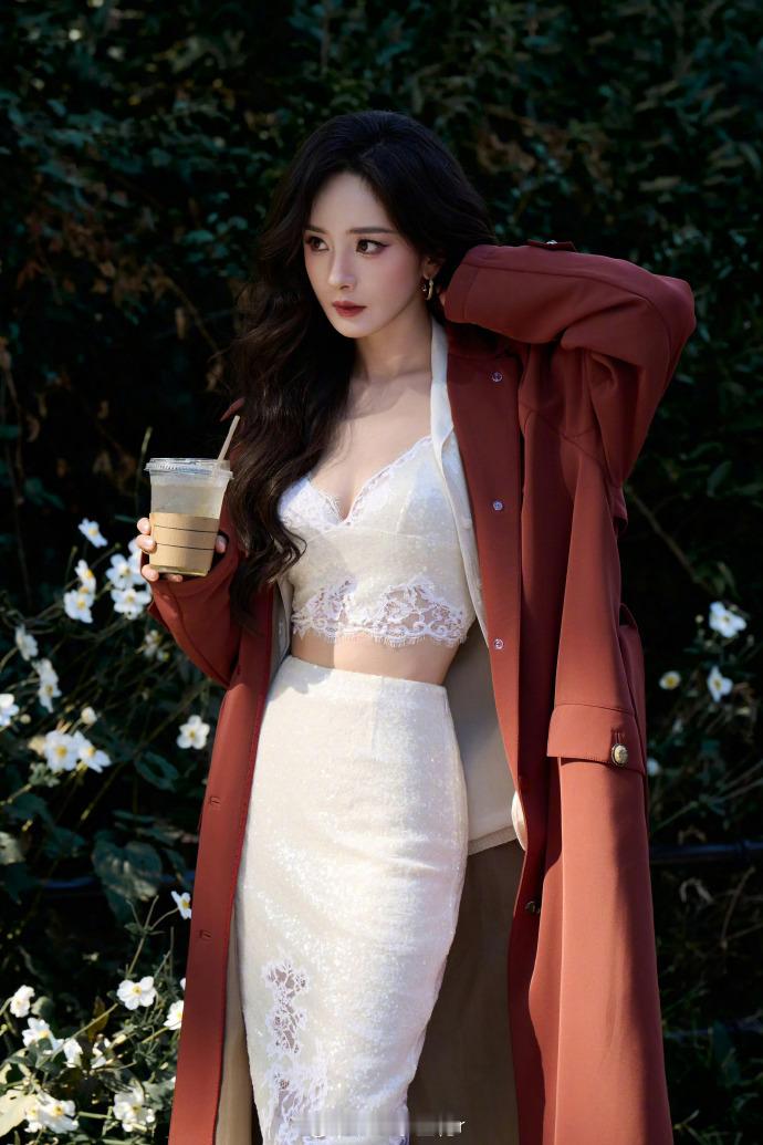 杨幂末路狂花网传班底网传杨幂末路狂花班底 网传《末路狂花》班底够硬核，李骏曾导《