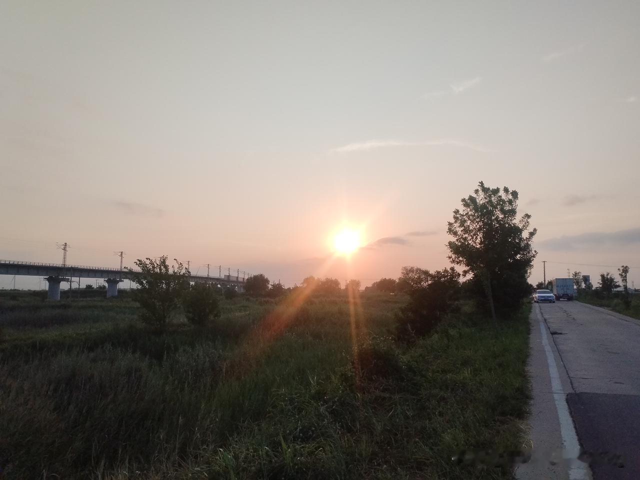 众友友晚上好！
今天的中雨没有了，老俗话说立秋下雨会烂秋，幸好雨没有下。
晚上吃