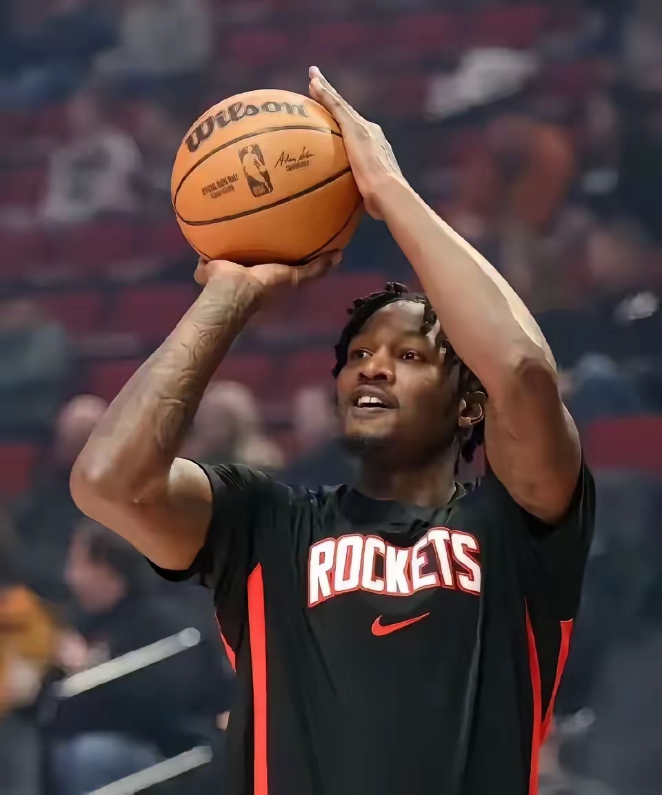 DFS在火箭前景不太乐观。今天复出打灰熊，芬尼史密斯又是投篮4中1得3分，自从加