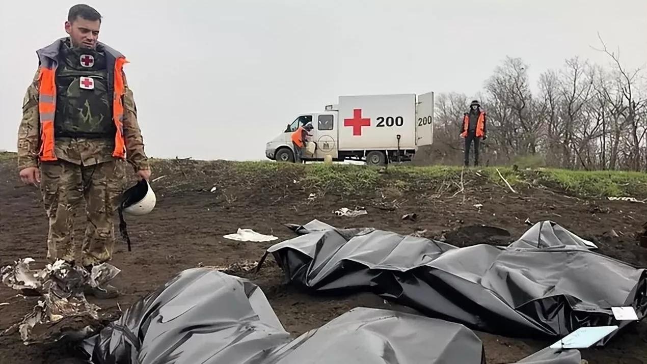 俄罗斯又要送回乌克兰大量乌军阵亡士兵的遗体，这些阵亡乌军的遗体把乌克兰的士兵伤亡
