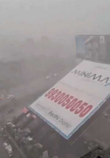 【#印度30米高广告牌倒塌已致12死#】5月13日，受强风和大雨影响，印度孟买一