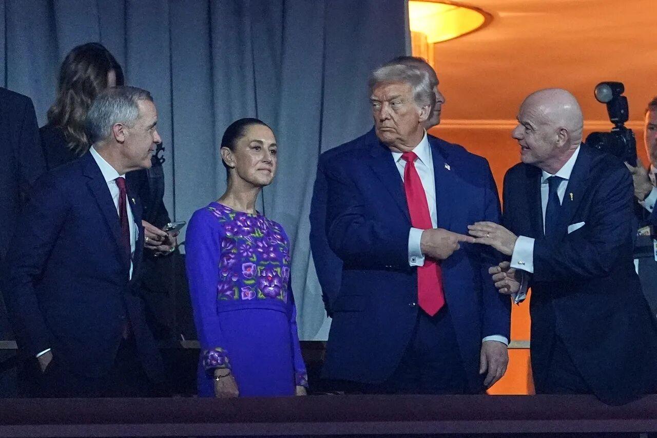 在喀麦隆举行的世贸组织会议期间，欧洲与亚太国家的贸易部长本周正展开场边磋商，重点