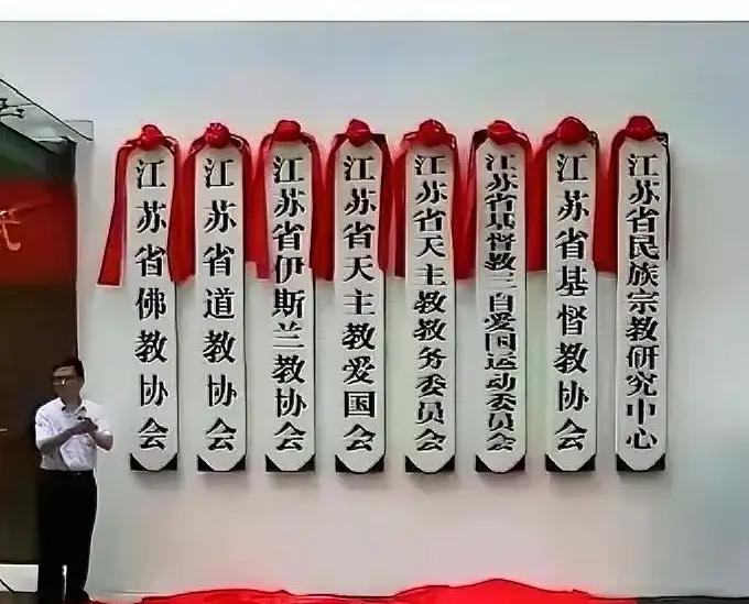 为什么中国能实现宗教和谐相处
历史上因宗教矛盾引起的战争是特别多的，尤其在欧洲。