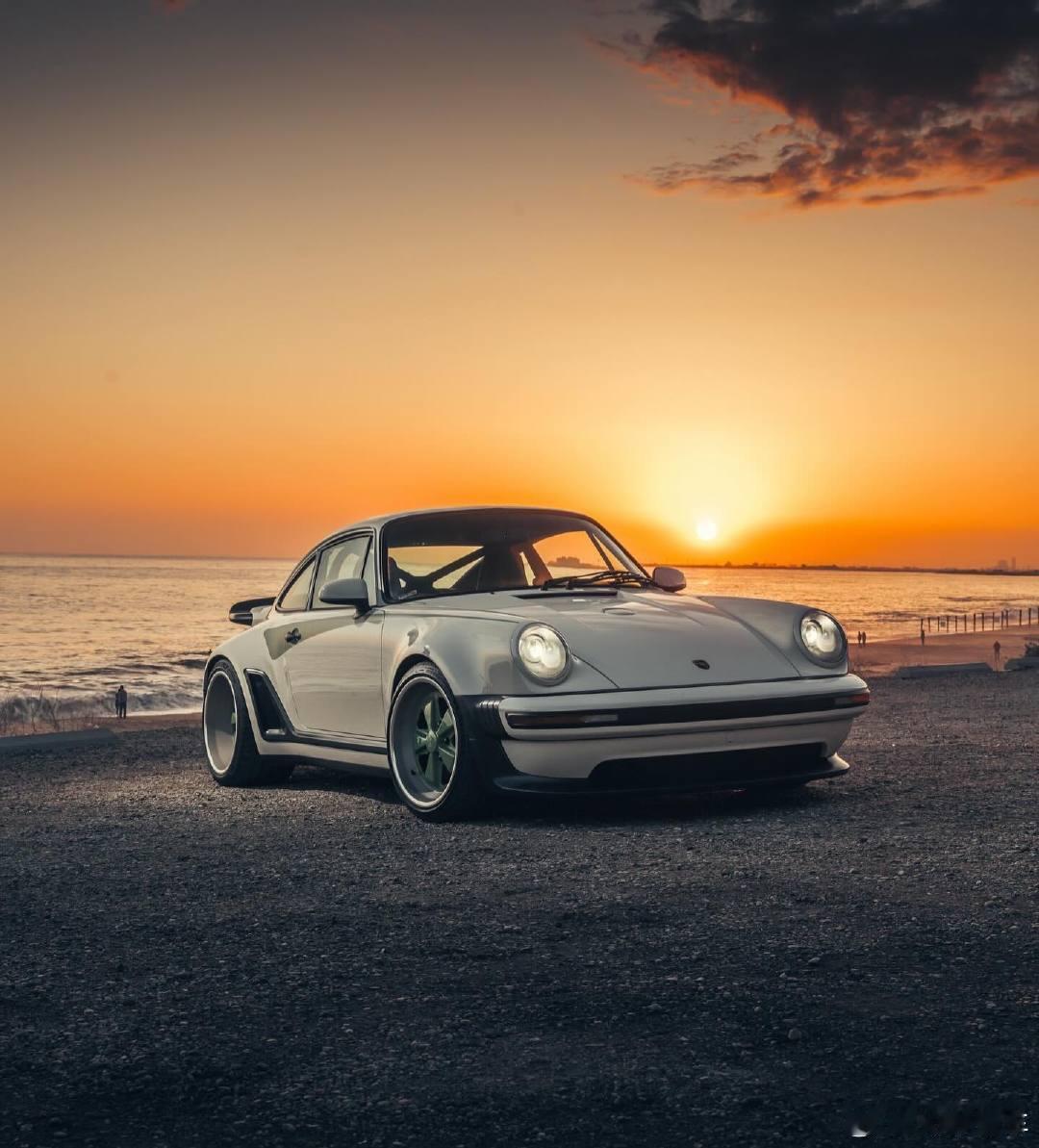 Singer 保时捷911 太有味道了啊！你们说，国内来家新势力，专门造这些老车