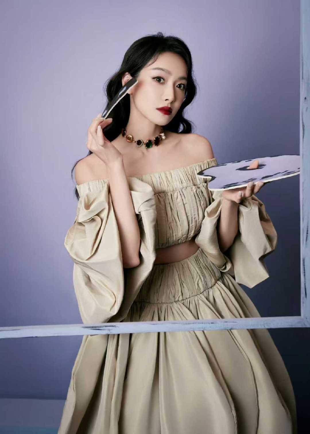 VOGUE宋茜红毯造型复古质感宋茜随性睡衣随性风 呜呜呜，姐姐什么风格都能驾驭，