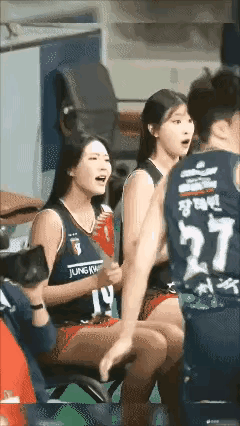 原来是黑色的打底裤 
