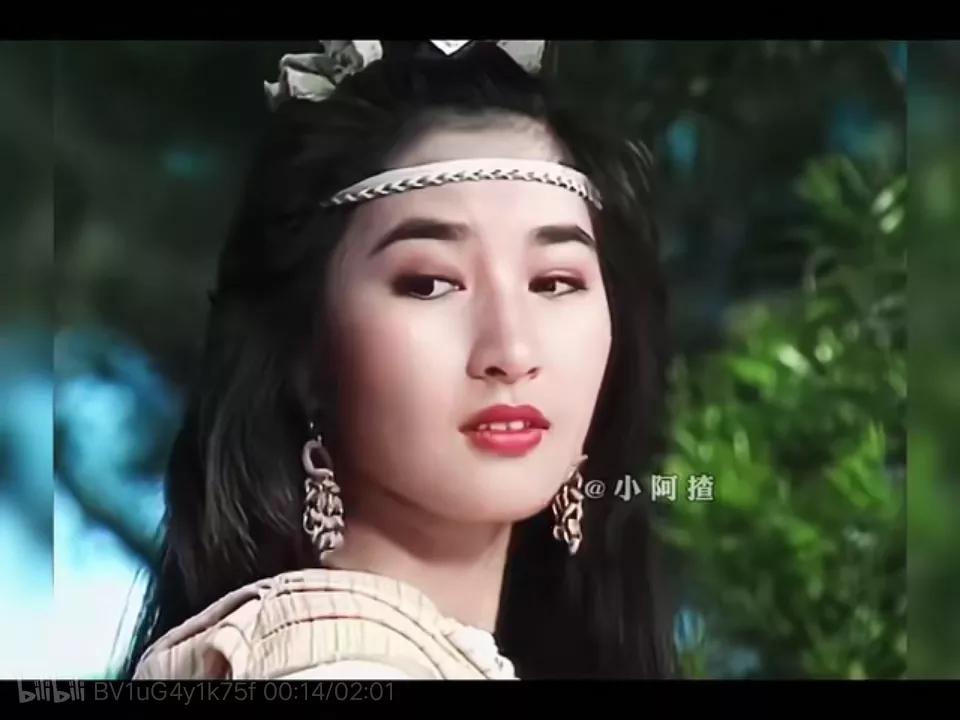 关咏荷应该是为数不多嫁给凤凰男落得好结局的女生。跟张家辉相恋时，她是当红花旦，且