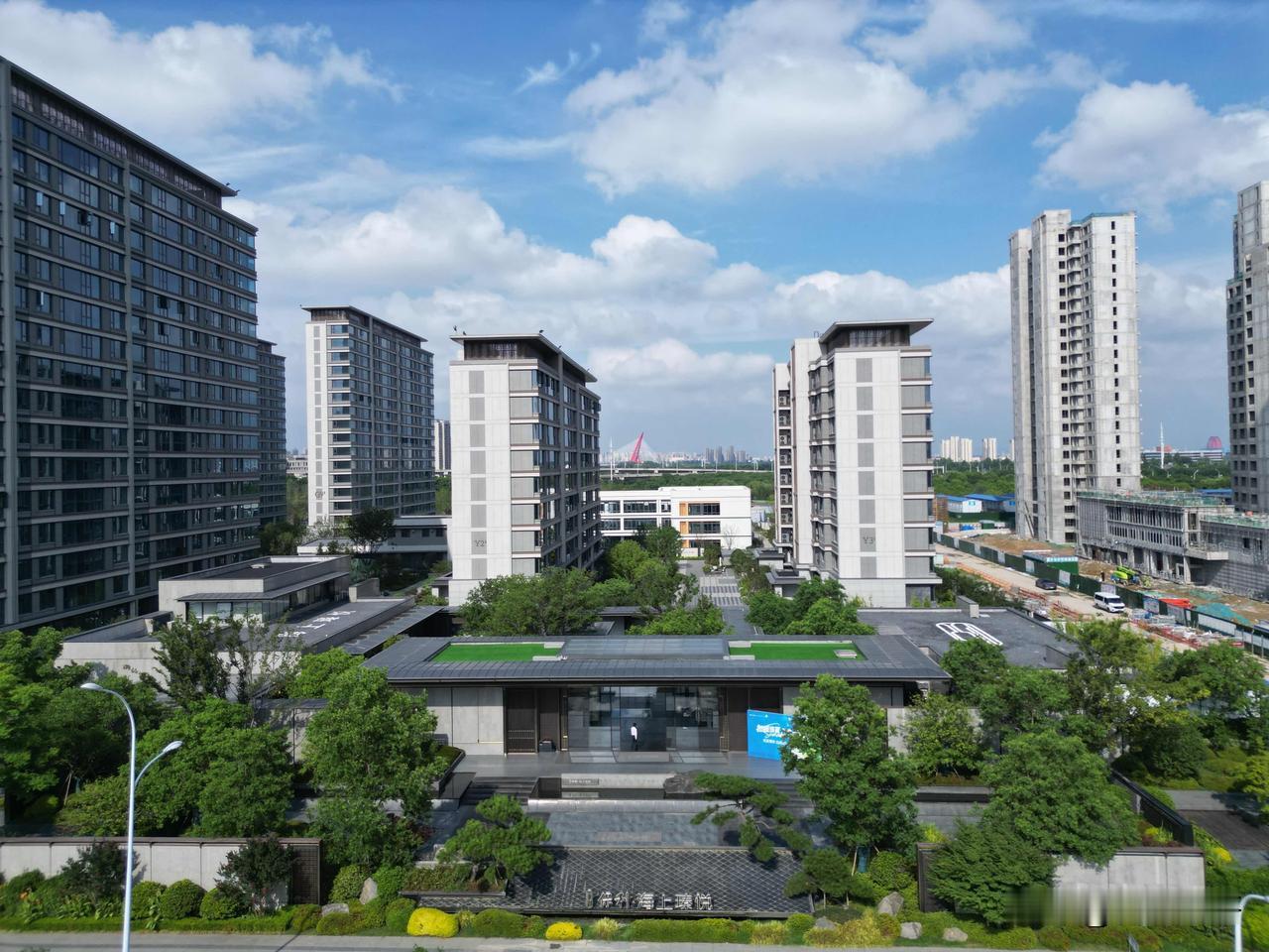淝河板块保利海上瑧悦，现已交付～
图8-9，关镇河公园正在建设中…