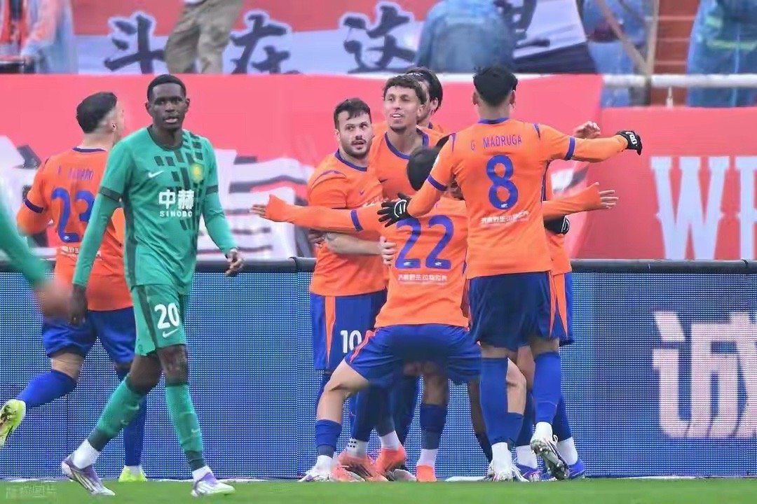 中超-克雷桑传射 泰山2-1国安延续主场十年不败 两连胜实现积分归零中超山东泰山