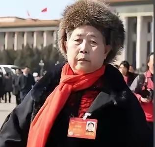 老干妈陶碧华说，我不识字，我不懂什么叫市场经济，我不懂什么叫“成功”，我的办公室