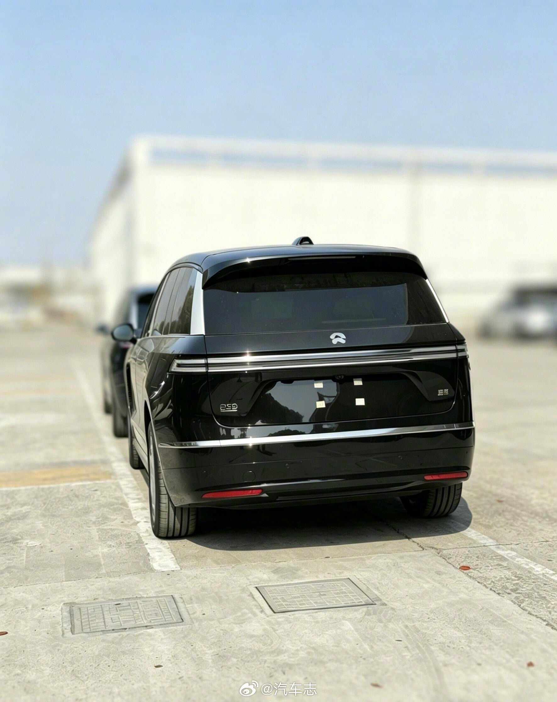 ES9明显用了更多镀铬装饰，好看吗？蔚来es9