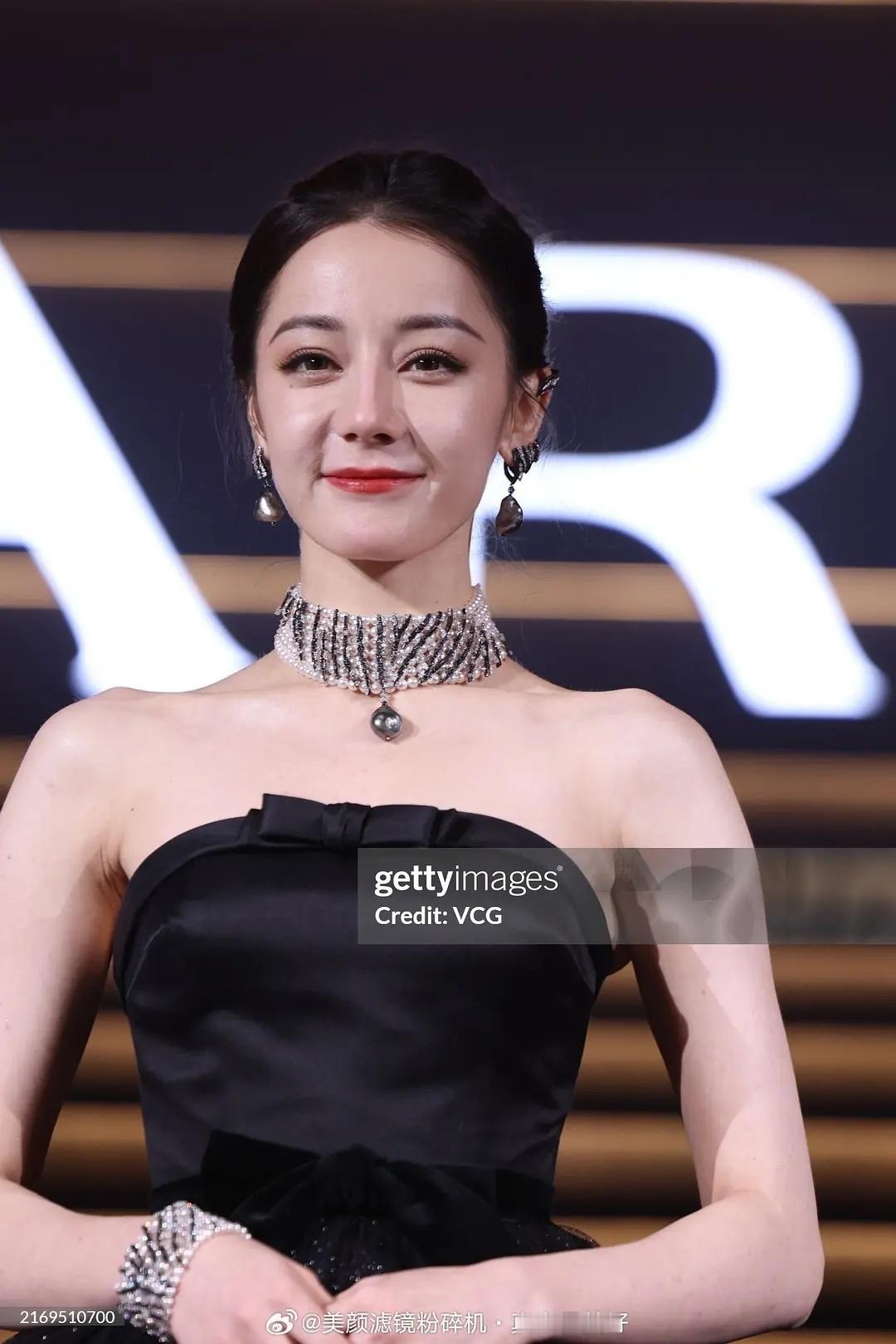 迪丽热巴这也没回春啊 法令纹好严重 ​​​