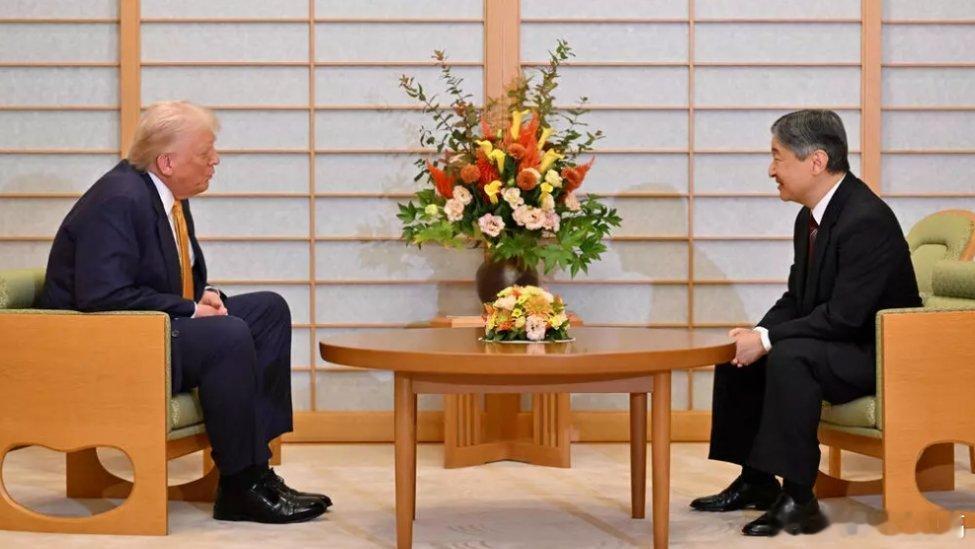 凤凰新闻【特朗普与日本天皇会面，日媒披露谈话内容】据NHK新闻报道，日本德仁天皇