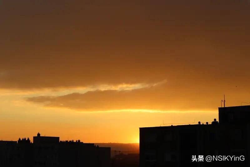 收集晨光与日落，把琐碎日常拼成诗。新年用心生活，每一天都是向往的样子。