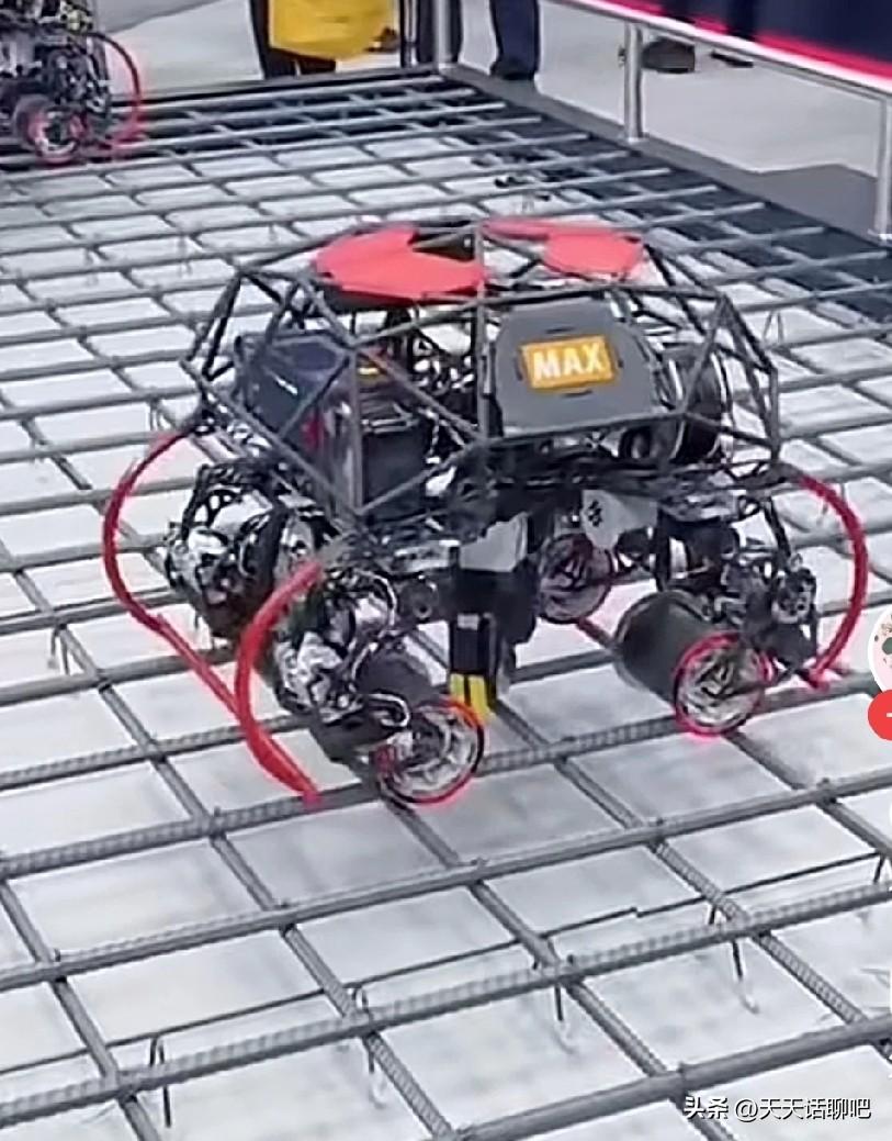 我敢说，
这样的机器人出现，
工地上肯定会少一大批绑钢筋工，
这样的机器人会不会