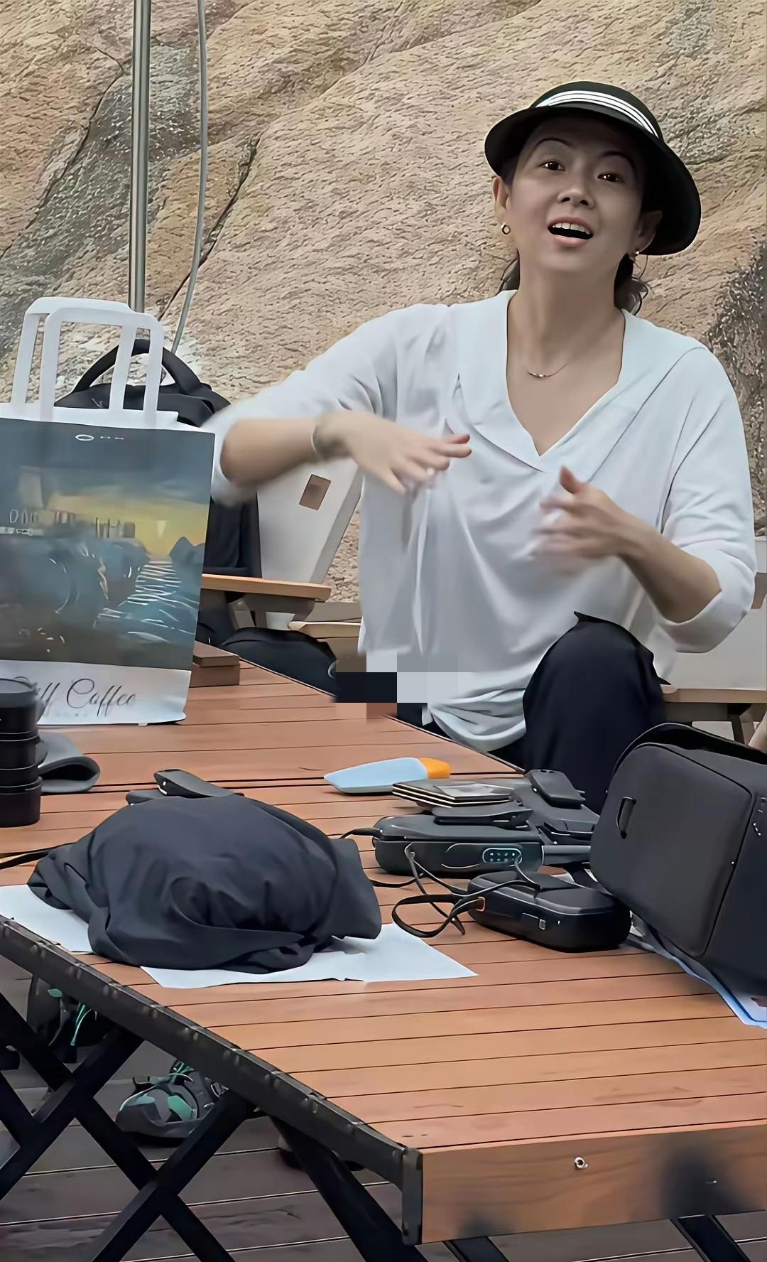 章子怡在我心里是天仙般的存在，
一直不明白汪峰跟撒贝宁的选择，
这么好看的美女不