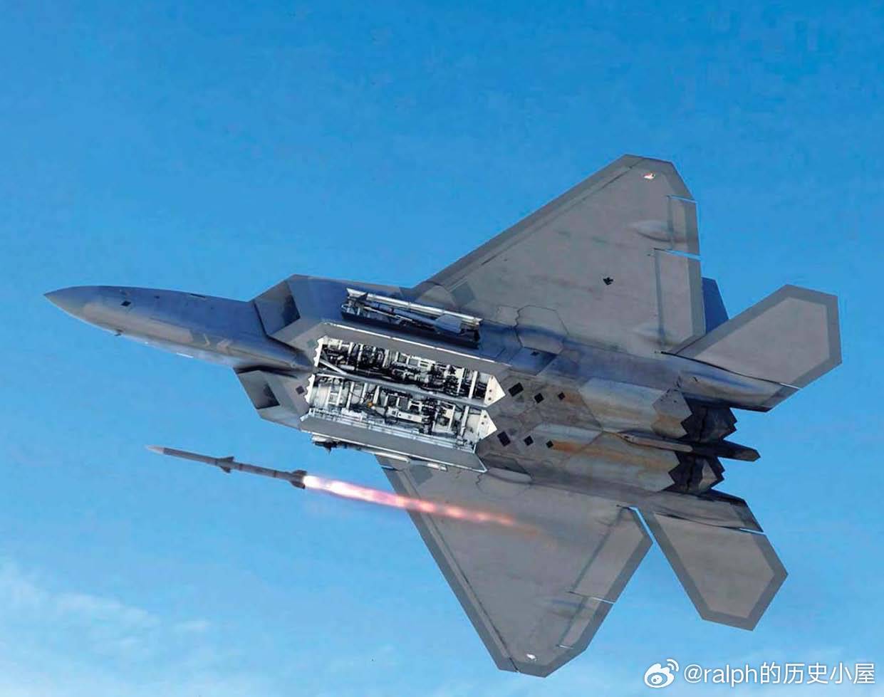 美国空军F-22A战斗机训练中发射AIM-120空空导弹军事历史全触达