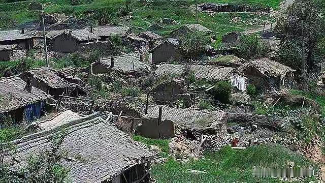 北大才子狂赚11亿，给乡亲建258栋别墅却被议论纷纷！人性的贪婪让他心里真不是滋