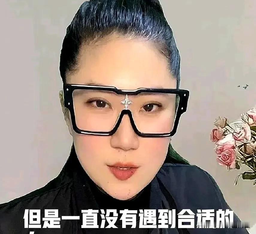 最近，这个叫CoCo的女人特别活跃，占据了热榜热搜。

由此推测，分手这么多年，