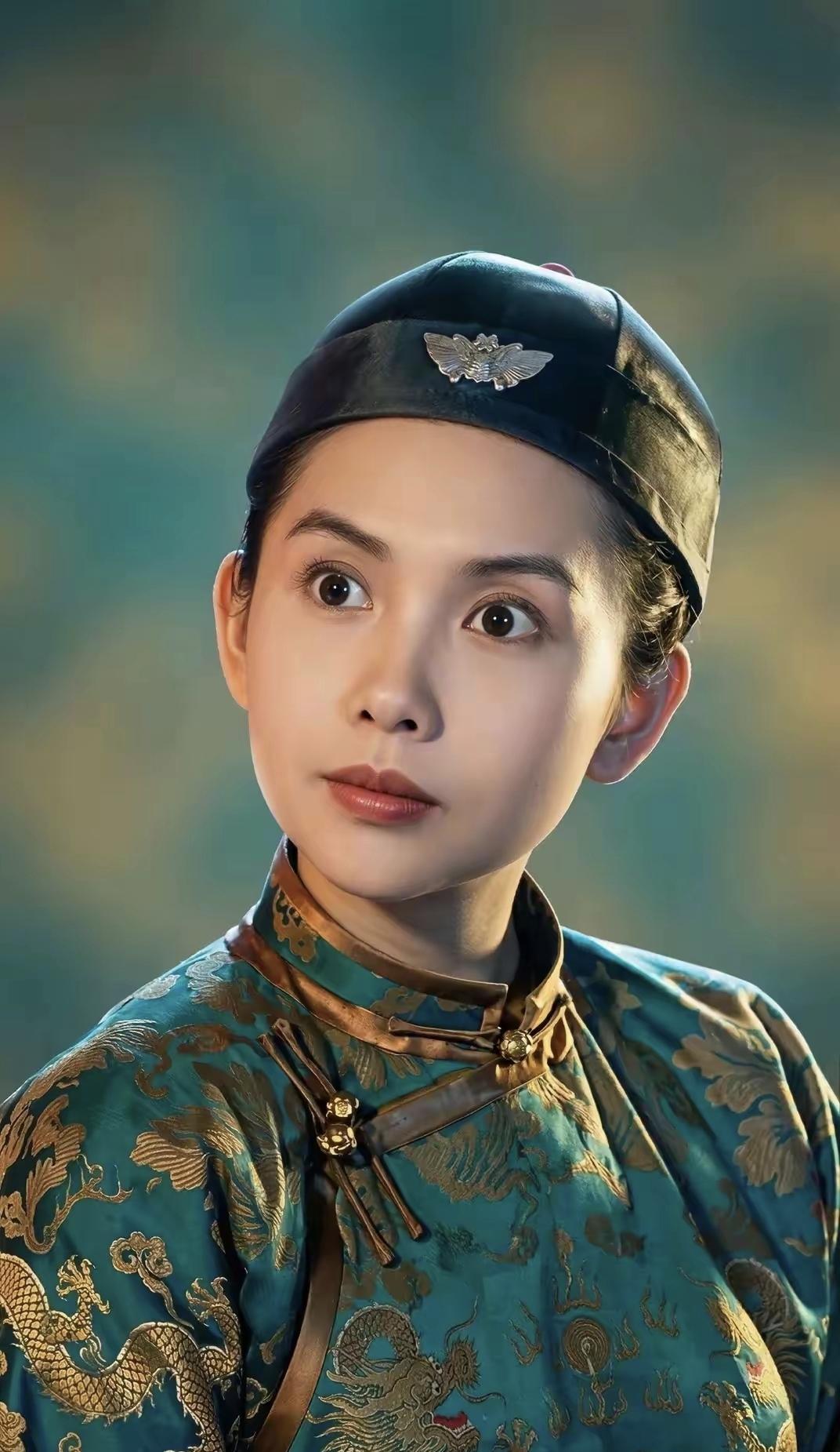 古装少女，惊艳亮相，龙纹华服，韵味十足，鼎顶记图集