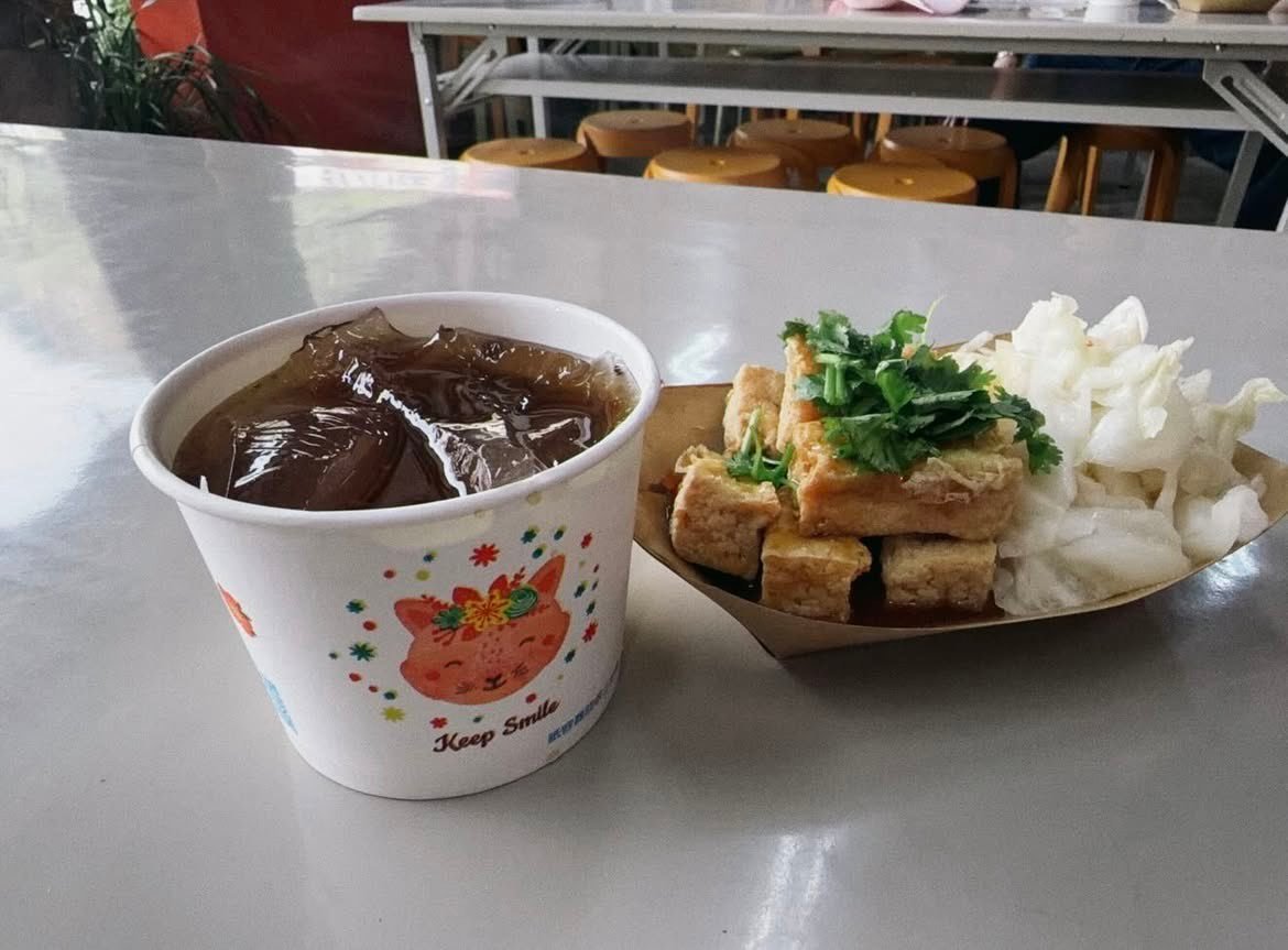 GPT Image2 恐怖谷¹ 最有危机感的可能是两个人群。一个是美工。图1是真