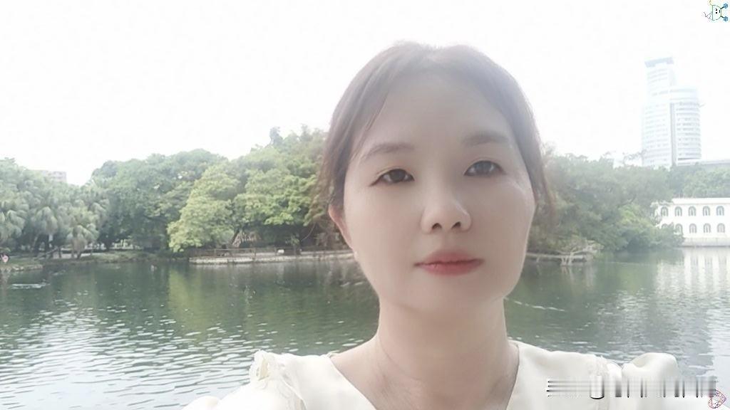 上完一天的课，满身的疲惫，送完小女回校，终于有一个晚上能让自己躺平一下了。又是孤