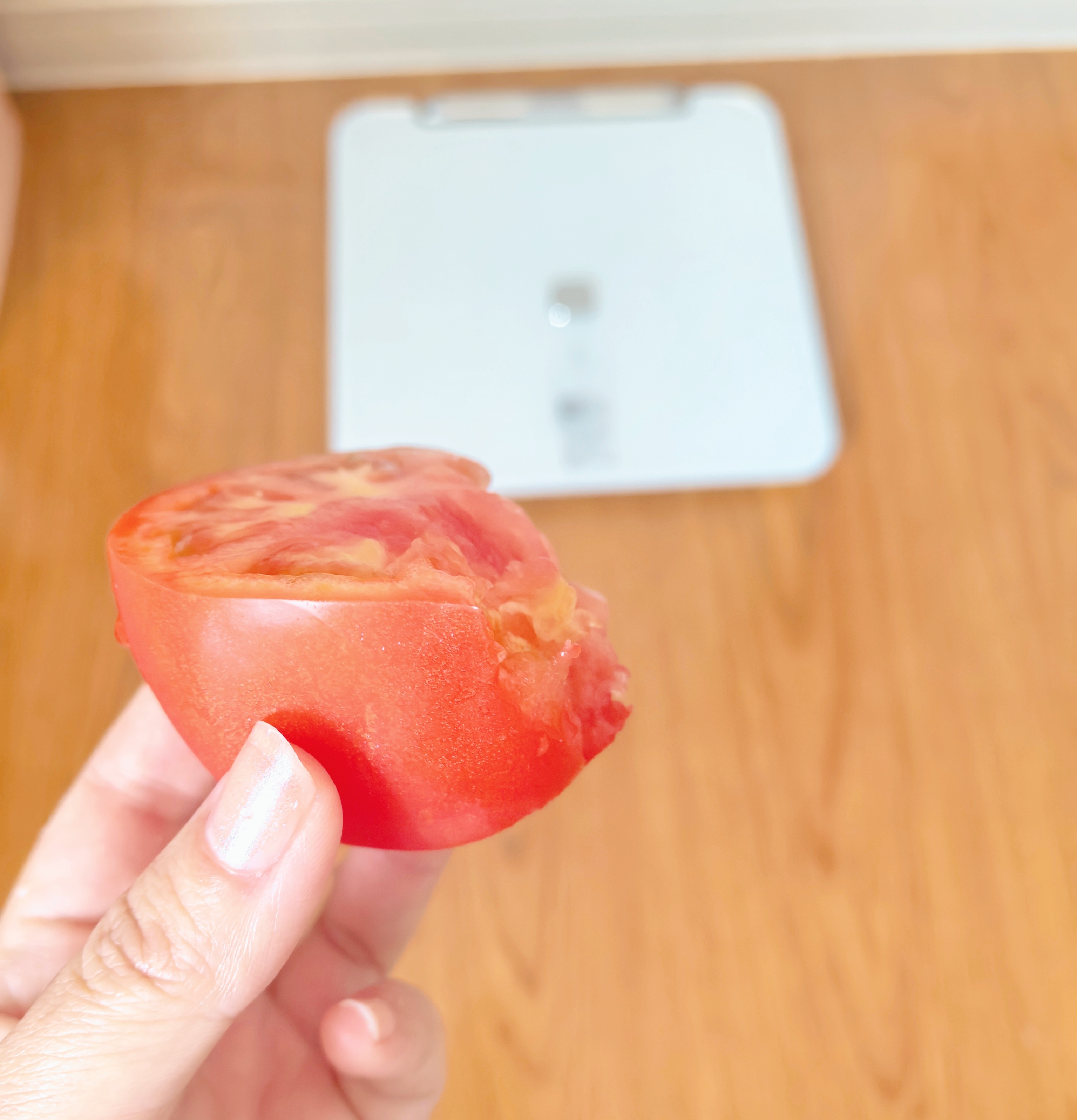 我午餐 半个🍅草莓c酱的日常